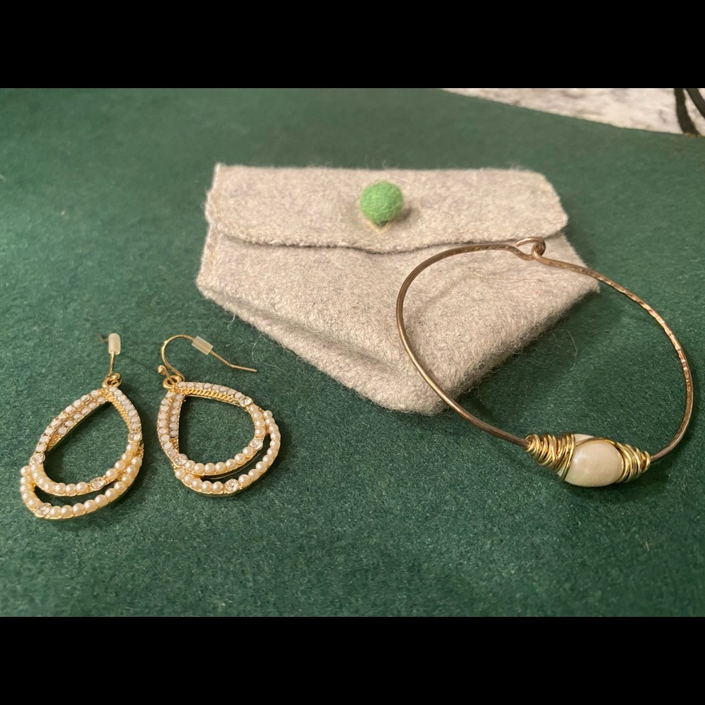 Gold and pearl earrings and bracelet set